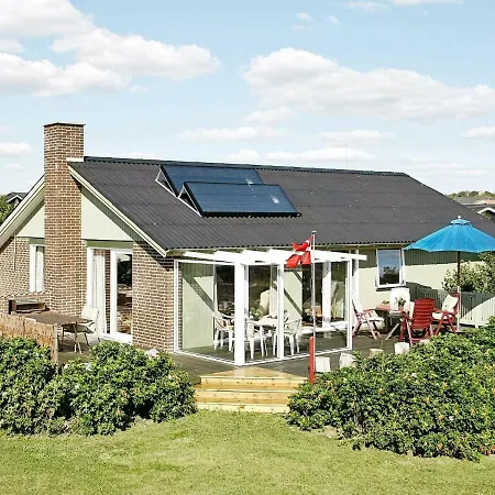 Three-bedroom Holiday In 3 * Vinderup