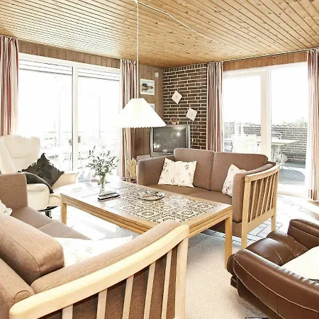Three-bedroom Holiday In 3 펜션 Vinderup